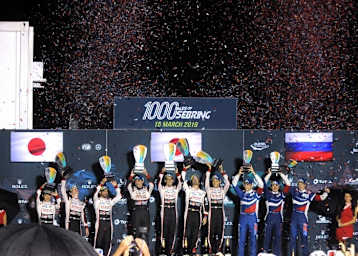 Das Podium der LMP1-Klasse in Sebring: Links die Toyota-Piloten, rechts daneben das BR-Trio