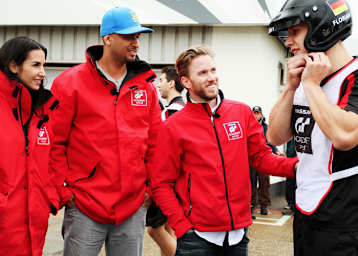 Nick Heidfeld mit GT Academy-Sieger Florian Strauss (rechts)
