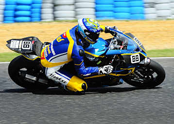 Roland Resch dominiert IOEM Superbike