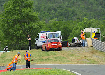 Banger Blick von Axel Kölsch (li) in Richtung seines Fahrers