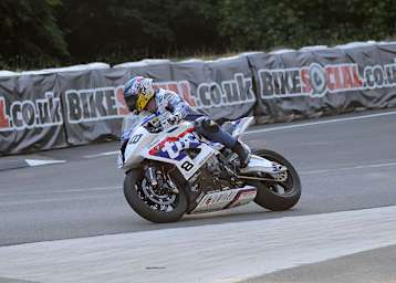 Guy Martin auf seiner Tyco BMW