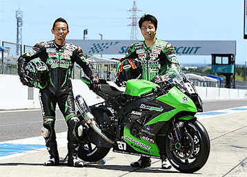 Der frühere Superbike-WM-Star Akira Yanagawa (li.) und Kazuki Watanabe vom Team Green