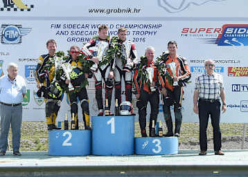 Bachmaier neben Wechselberger, den Brüdern Birchall, Rösinger und Werner (vlnr.)