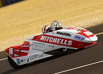 Ben und Tom Birchall auf ihrer LCR Yamaha