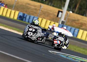 Michael Grabmüller mit Sébastien Lavorel beim Saisonauftakt in Le Mans