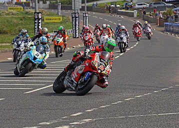 Auch das Hauptrennen wird eine Beute von Glenn Irwin (Ducati)