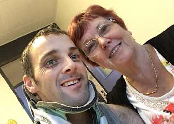 Rosemary Christian mit einem lächelnden Daniel Sayle