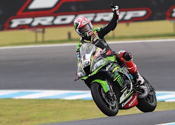 Jonathan Rea trennt sich für einen guten Zweck von einem seiner Lederdressen