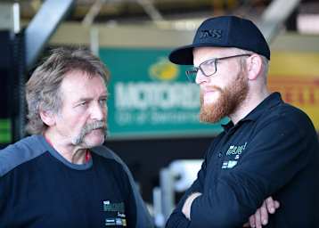 Hanspeter (li.) und Kevin Bolliger: Die Masterminds hinter der erfolgreichen Endurance-Mannschaft