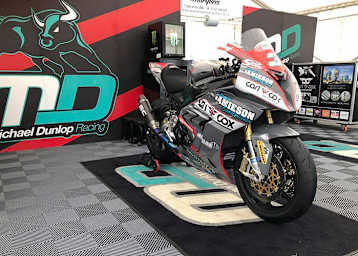 Die gesamte Boxenausrüstung von Michael Dunlop steht zum Verkauf