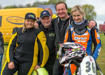 (v.l.n.r.) Julia und Edgar Starke, Thomas Kunert und Janina Würterle