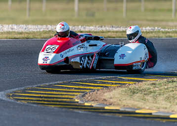 Mike Roscher/Anna Burkard auf ihrer LCR BMW 