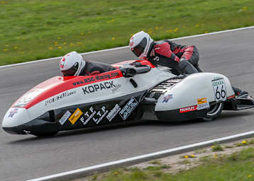 Aktuell Zweite in der IDM Seitenwagen: Mike Roscher/Anna Burkard