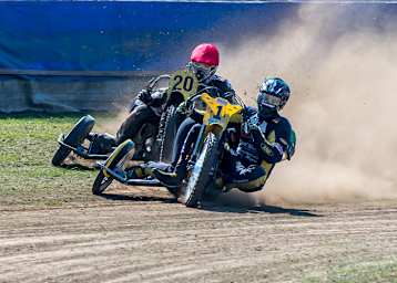 Kreuzmayr/Balz (20) im heißen Kampf mit Venus/Heiß in Lüdinghausen