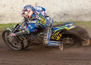 Schrecksekunde in Opende: Hummel (84) verhakt sich fast mit Katt (42)