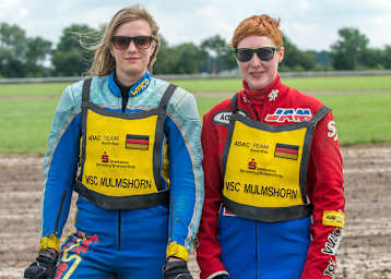 Wie schon vor drei Jahren in Schwarme (Foto) fuhr Nicole Standke (r.) mit Resi Hölper (l.) in der B-Seitenwagenklasse