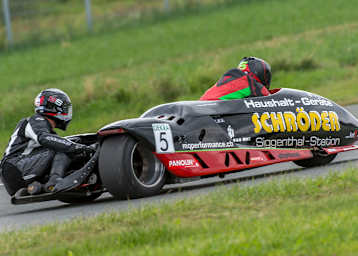 Peter Schröder und Assistenz-Beifahrer Jan Philipp Wagner in Schleiz 