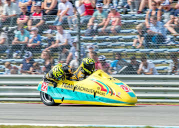 Günther Bachmaier und Beifahrer Manfred Wechselberger auf ihrer F2 Suzuki