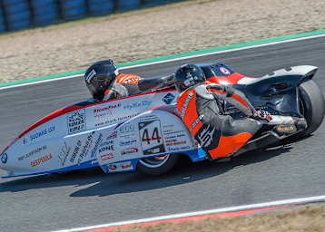 Die neuen Seitenwagen-Weltmeister Pekka Päivärinta/Kirsi Kainulainen