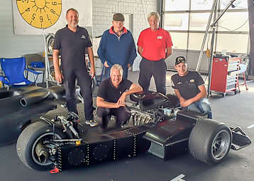 Mechaniker Peter  Heine, Rolf Steinhausen, Rudi Schmid und (vorne) Uwe Gürck und Axel Kölsch