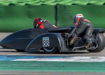 Uwe Gürck und Axel Kölsch auf der BMW Adolf RS 01