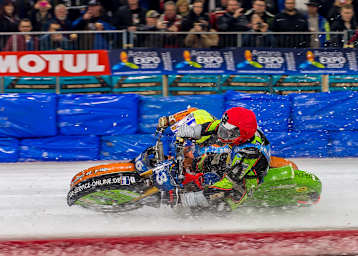 Hans Weber im Zweikampf mit Jasper Iwema 