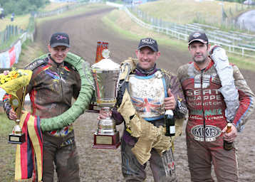 Bergringpokal-Gewinner Paul Cooper, Manfred Knappe (r.) und Dirk Fabriek (l.)