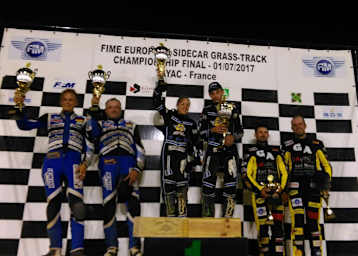 Das Siegerpodest in Tayac 