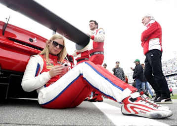 Christina Nielsen und der Ferrari von Scuderia Corsa bei den 24h von Daytona 2017