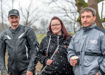 Enrico Janoschka (r.) zusammen mit Ehefrau Jennifer und Schwiegervater Ingo Manske in Wagenfeld
