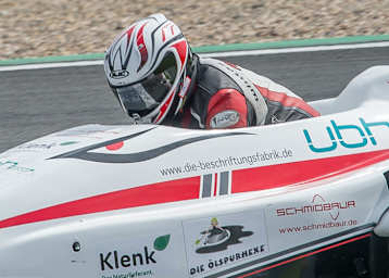 Christian Ruppert am Lenker seiner LCR Kawasaki 1000