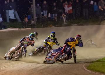 Fredrik Lindgren (blau) siegte in Moorwinkelsdamm vor Przemyslaw Pawlicki (rot) 