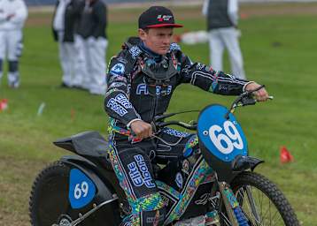 Hier war noch alles in Ordnung: Chad Wirtzfeld bei der Fahrervorstellung in Bielefeld