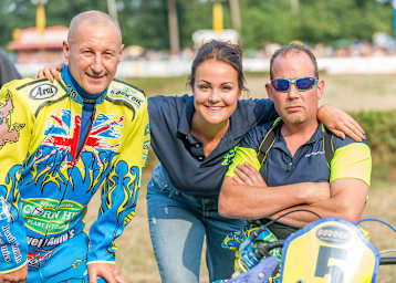 Mitch Godden (r.), Ciara Southgate und Paul Smith (GB) vor dem EM-Finale in Werlte