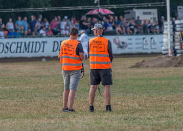 In Werlte ließ der Schiedsrichter nur jeweils zwei Fotografen im Innenraum zu