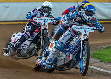 Max Dilger (hier vor Peter Kildemand) fährt lieber Speedway als Langbahn