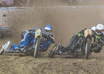Heißes Duell: Markus Brandhofer/Tim Scheunemann (l.) gegen William Matthijssen/Sandra Mollema