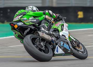 Supersportler Martin Vugrinec auf seiner Yamaha R6