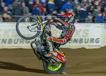 Sieger David Bellego in Cloppenburg bei der Ehrenrunde