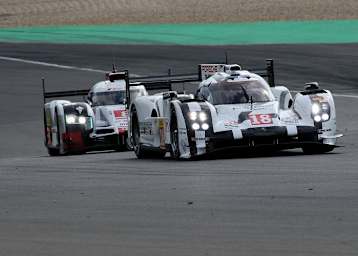 Die beiden Favoriten um den Gesamtsieg: Der Porsche 919 Hybrid (re.) und der Audi R18 e-tron quattro