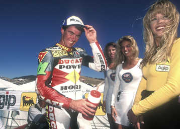 Wo Troy Corser war, waren 1995 hübsche Frauen nicht weit entfernt