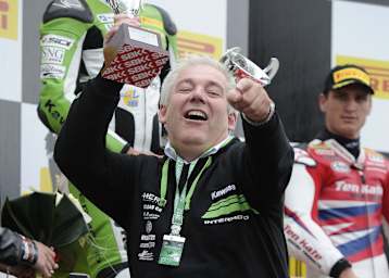 Josef Kubicek jubelt über den ersten Sieg seines Teams. Heute gilt der Tscheche als vermisst