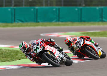 Davide Giugliano und Marco Melandri waren am Freitag die auffälligsten Piloten