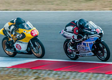 Orlando Heijkoop (77) und  Robin Fick (30) starten in der Klasse Freetech