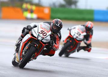 Sylvain Guintoli wurde von Marco Melandri vorbei gelassen