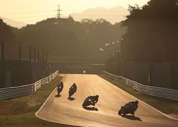 Das Acht-Stunden-Rennen von Suzuka 2016 mit grosser Beteiligung der Superbike-WM