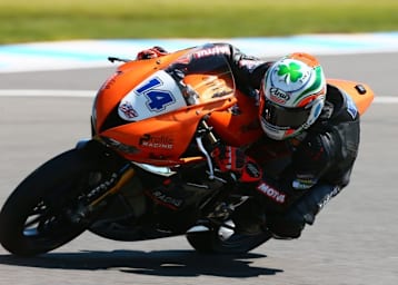 Jack Kennedy auf der Triumph Daytona in Donington