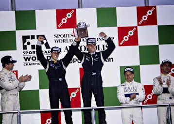Autopolis 1991: Karl Wendlinger (M. re.) gemeinsam mit Michael Schumacher (M. li.)  beim einzigen Sieg des Mercedes C291