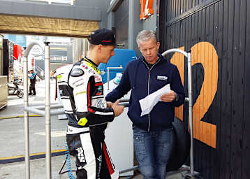 Dominique Aegerter mit Patrick van den Goorbergh