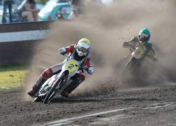 Wenig später fuhr Enrico Janoschka am Führenden Andrew Appleton vorbei